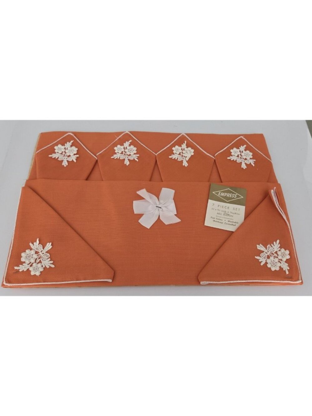 Title: Vintage 1960s Empress Tablecloth Lily Applique 7 PC Set 52 x 70 Napkins